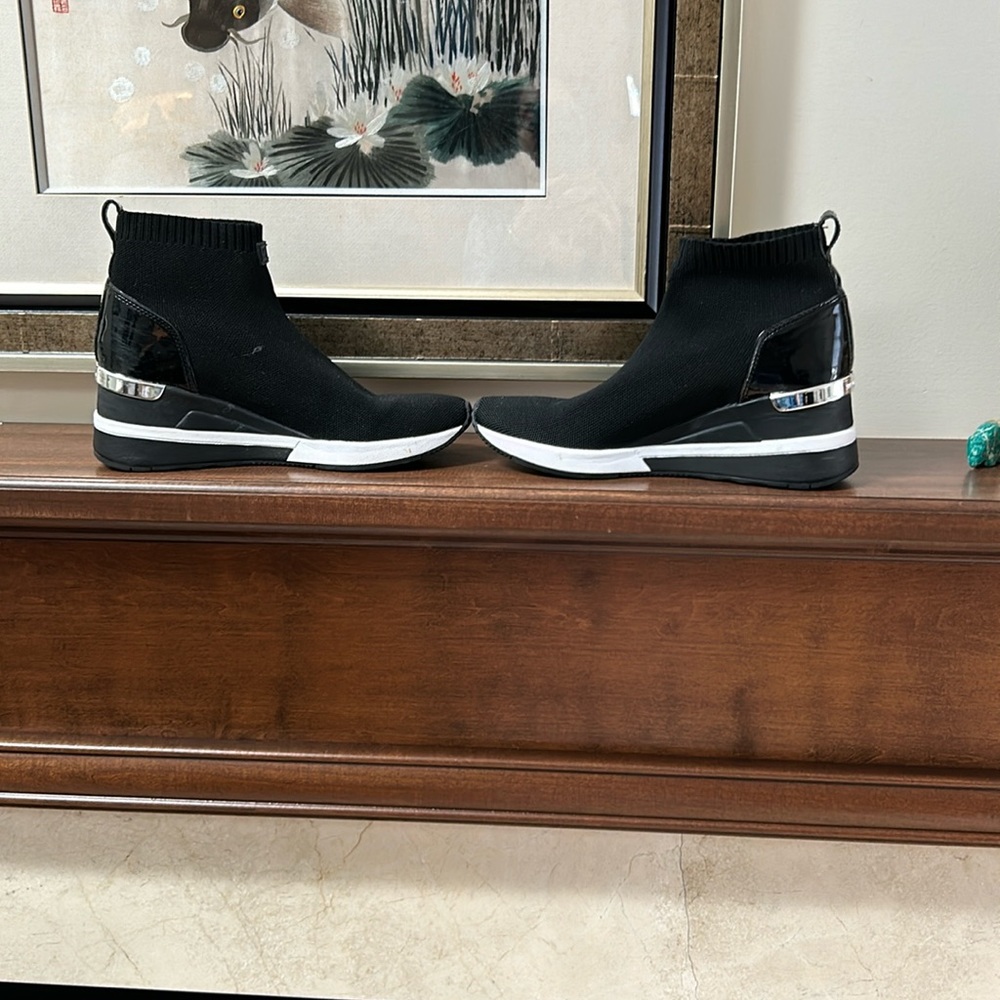 Michael Kors Skyler Bootie , size8m, black